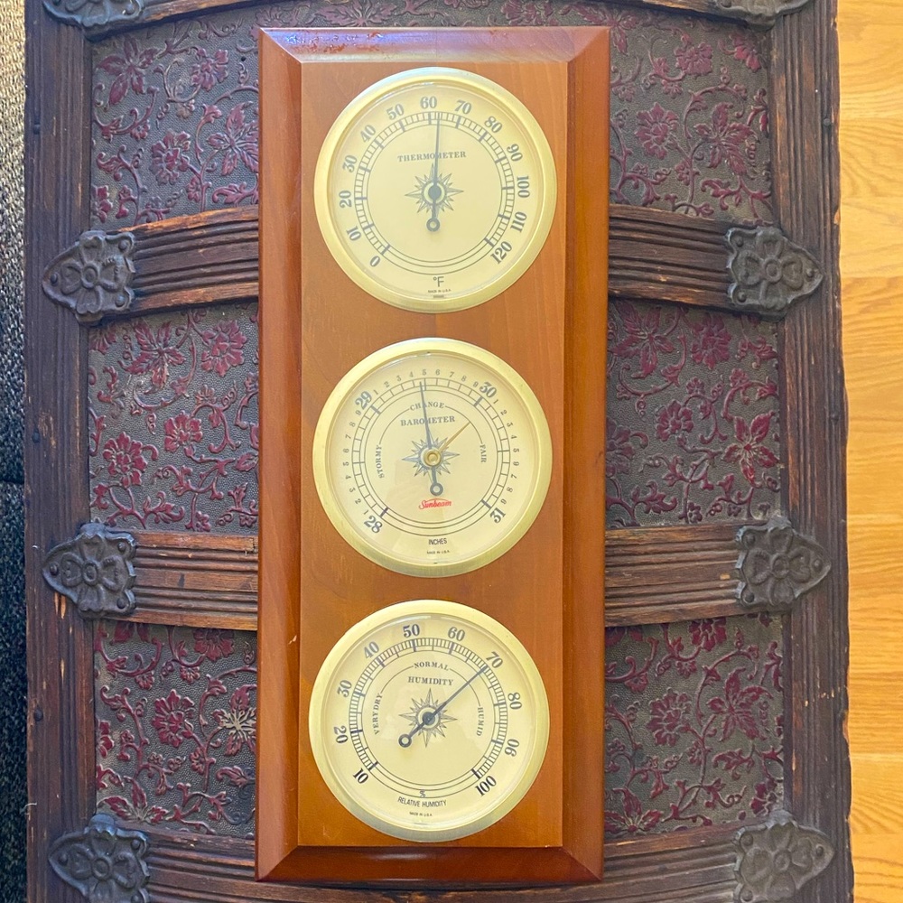 Sunbeam weather station, Thermometer, Barometer, Humidity gauges. Good condition